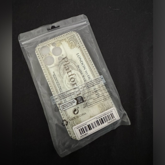 Hogwarts phone case - Picture 2 of 2